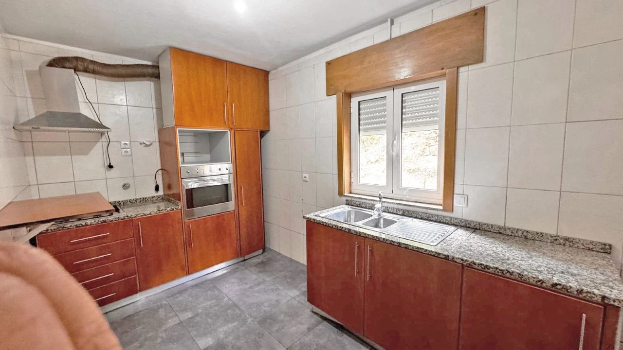 Moradia T4 para Venda em Padronelo Foto 5