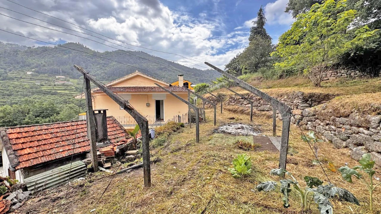 Moradia T4 para Venda em Padronelo Foto 22