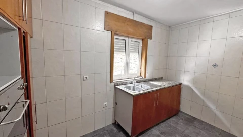 Moradia T4 para Venda em Padronelo