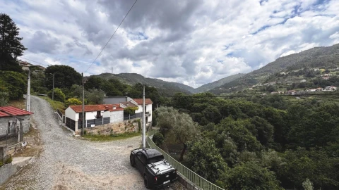 Moradia T4 para Venda em Padronelo