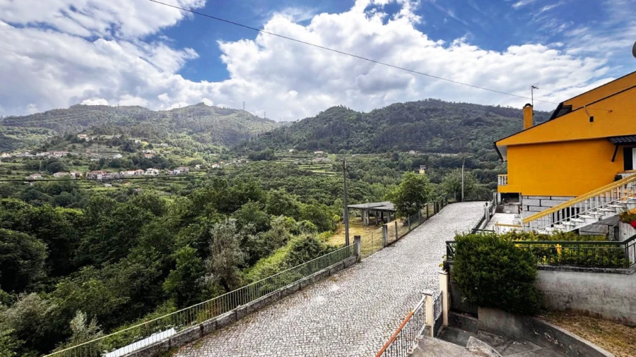 Moradia T4 para Venda em Padronelo Foto 18
