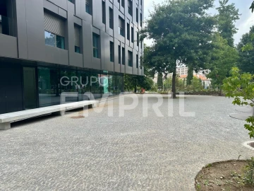 Loja para Arrendamento em Mafamude e Vilar do Paraíso