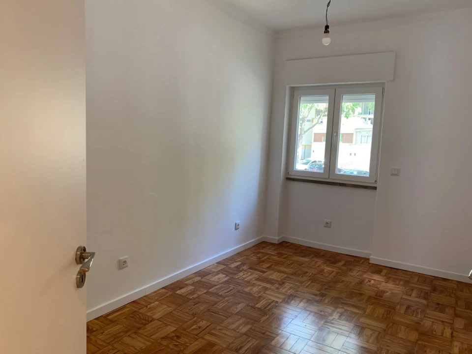 Apartamento T3 para Arrendamento em Santa Clara Foto 4
