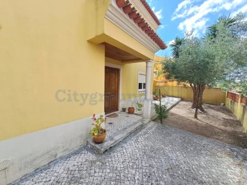 Moradia T5 para Venda em Roliça