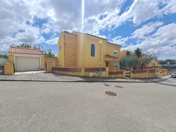 Moradia T5 para Venda em Roliça