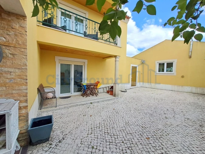 Moradia T5 para Venda em Roliça Foto 6
