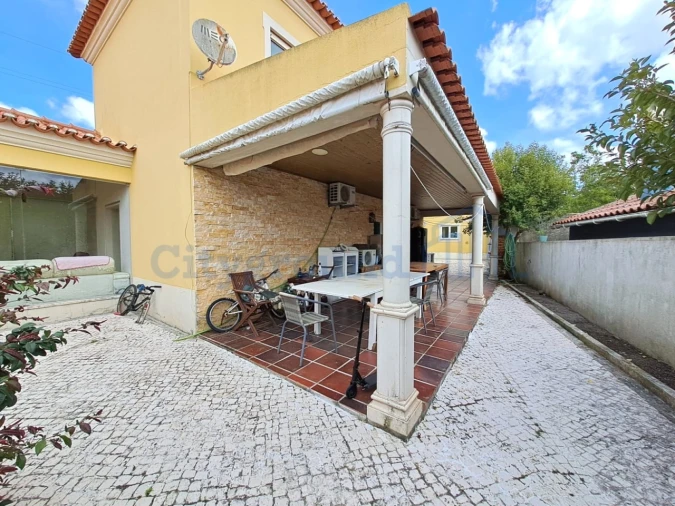 Moradia T5 para Venda em Roliça Foto 8