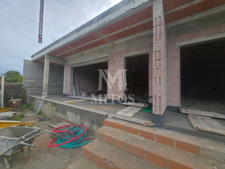 Moradia T3 para Venda em Alvarães Foto 3
