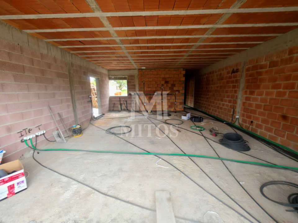Moradia T3 para Venda em Alvarães Foto 4