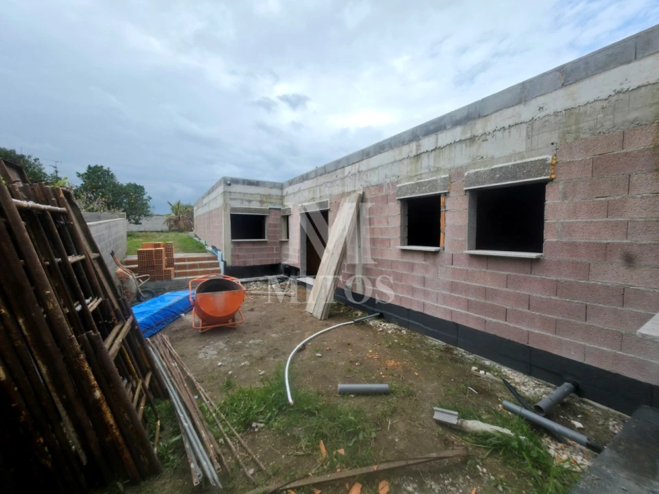Moradia T3 para Venda em Alvarães Foto 19