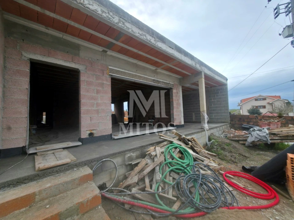 Moradia T3 para Venda em Alvarães Foto 2