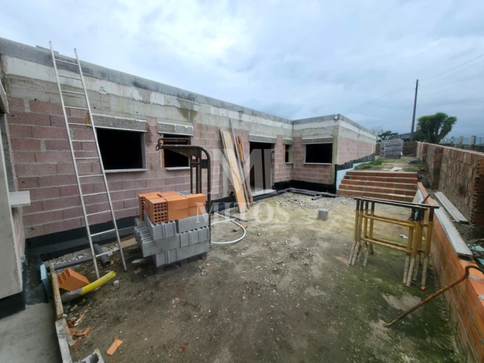 Moradia T3 para Venda em Alvarães Foto 17