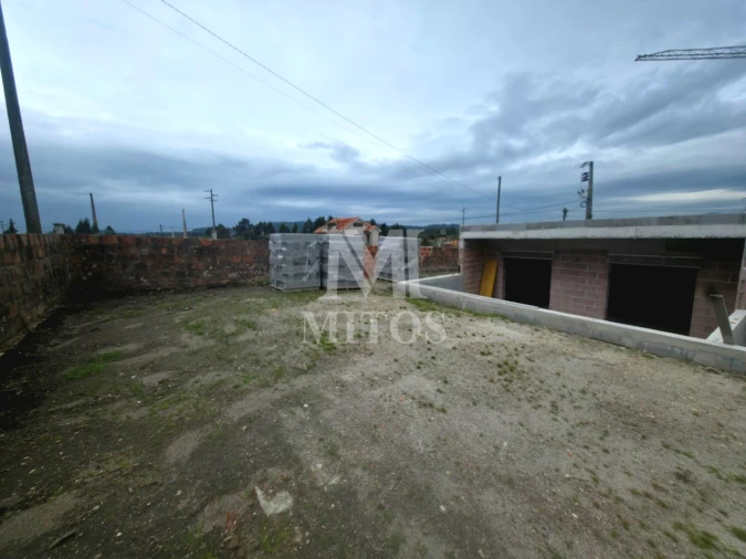 Moradia T3 para Venda em Alvarães Foto 19