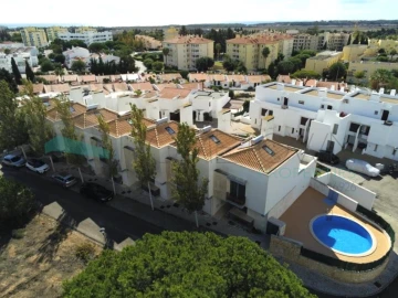 Moradia T5 para Venda em Quarteira