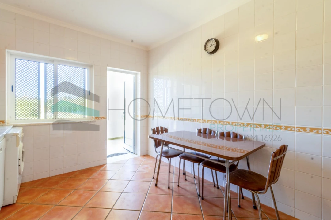 Apartamento T1 para Venda em Quarteira Foto 3