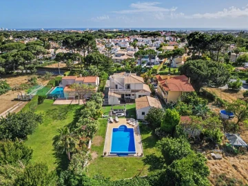 Moradia T4 para Venda em Quarteira