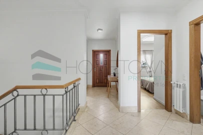 Moradia T4 para Venda em Quarteira