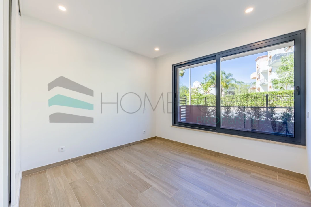 Apartamento T3 para Venda em Quarteira Foto 4