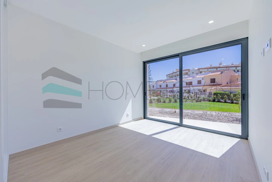 Apartamento T1 para Venda em Quarteira Foto 12