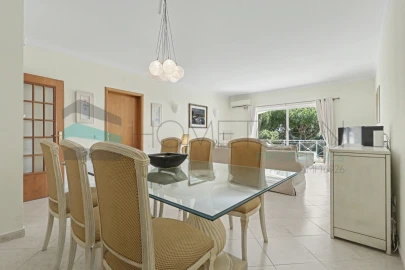 Moradia T4 para Venda em Quarteira