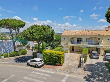 Moradia T4 para Venda em Quarteira
