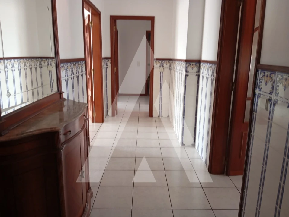 Apartamento T4 para Arrendamento em Oliveira do Bairro Foto 1