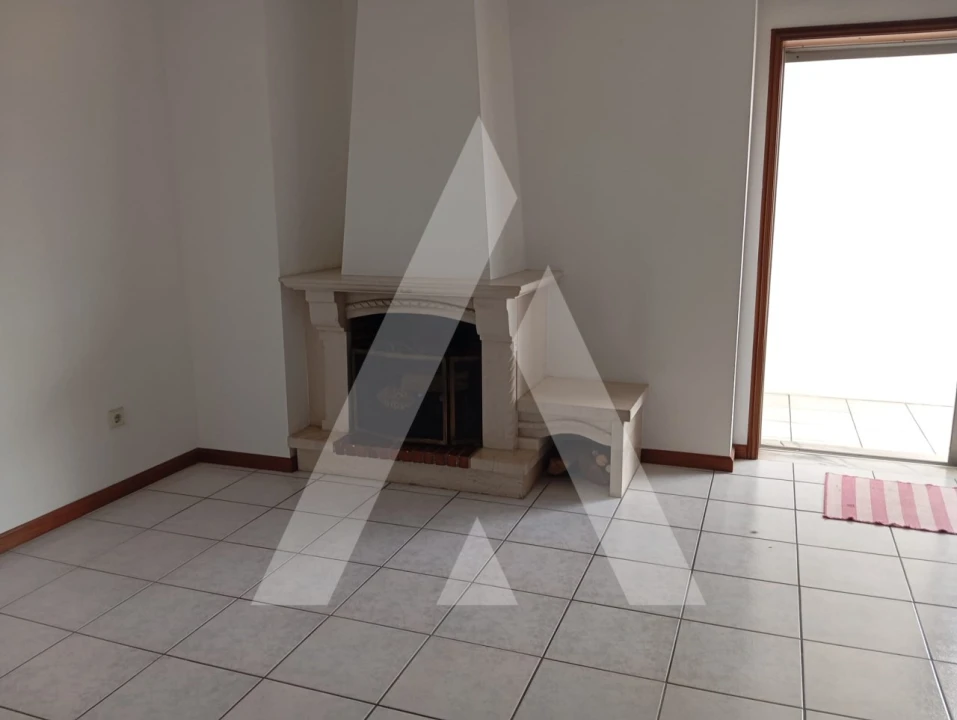 Apartamento T4 para Arrendamento em Oliveira do Bairro Foto 9