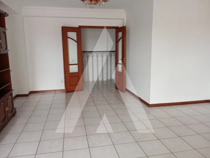 Apartamento T4 para Arrendamento em Oliveira do Bairro Foto 7