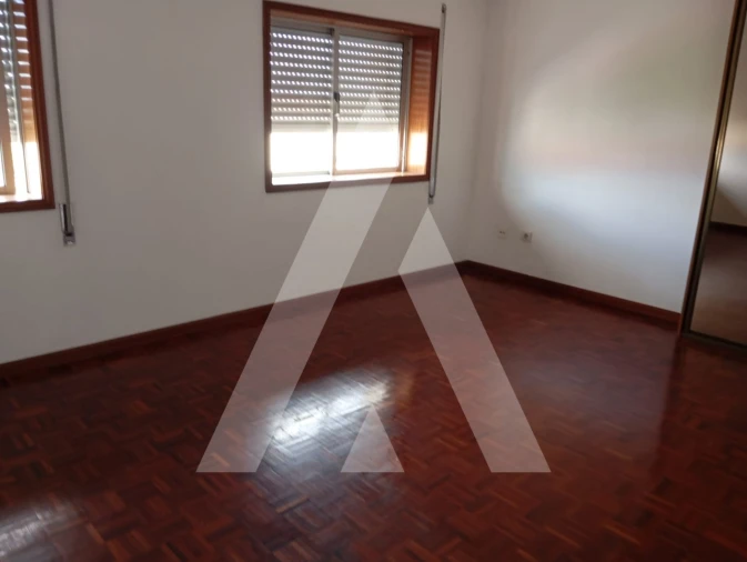 Apartamento T4 para Arrendamento em Oliveira do Bairro Foto 11