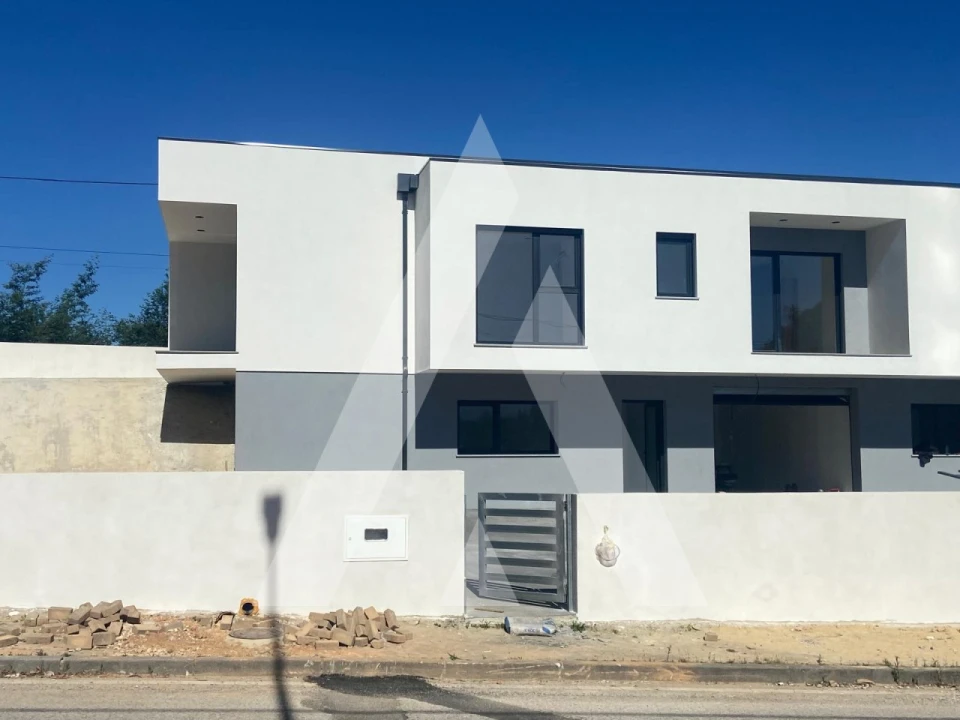 Moradia T3 para Venda em Arcos e Mogofores Foto 1