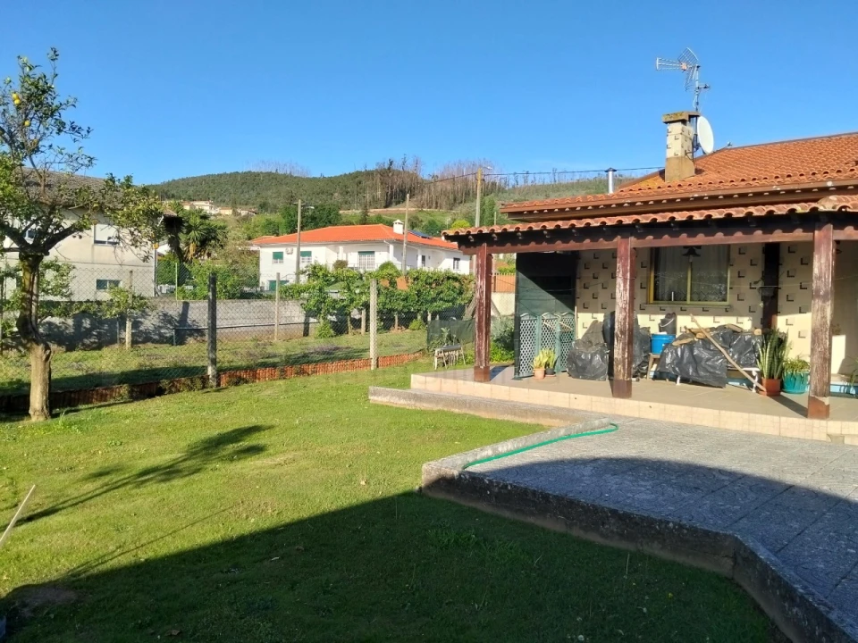 Moradia T3 para Venda em Branca Foto 2