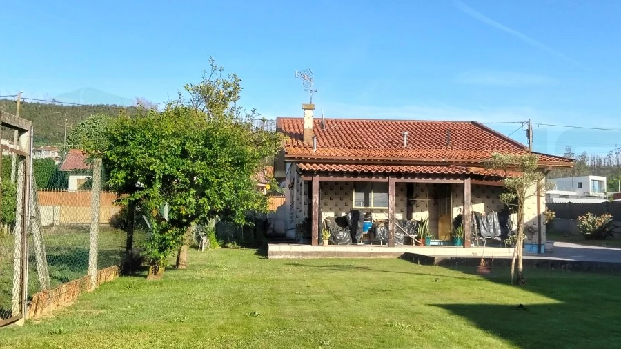 Moradia T3 para Venda em Branca