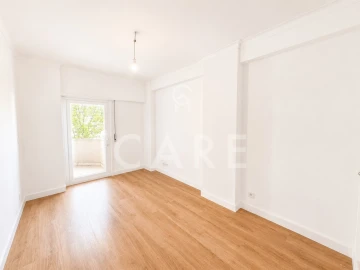 Apartamento T3 para Venda em São Domingos de Benfica