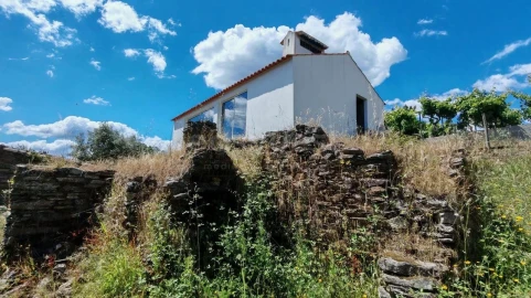 Moradia T2 para Venda em Serra e Junceira