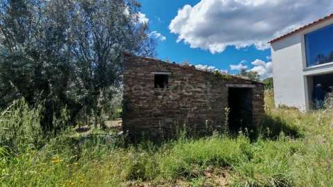 Moradia T2 para Venda em Serra e Junceira