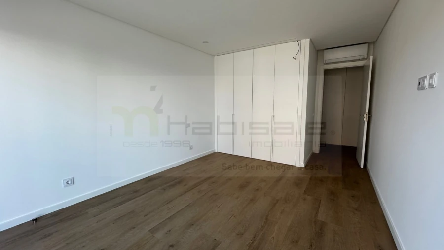 Apartamento T3 para Venda em Charneca de Caparica e Sobreda Foto 17