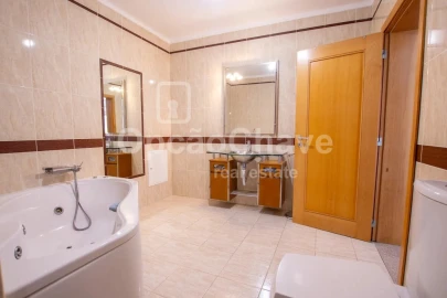 Moradia T4 para Venda em Abraveses