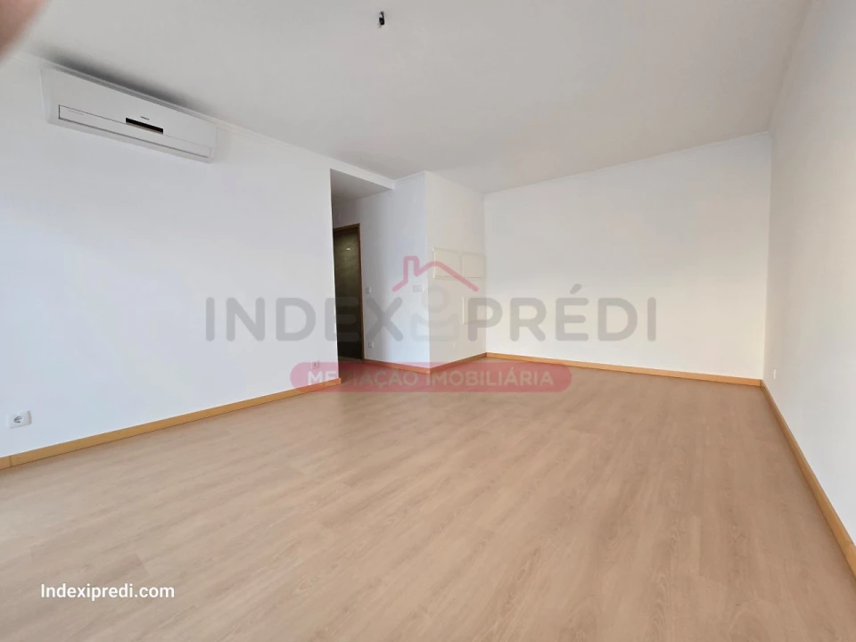 Apartamento T3 para Venda em Sé Nova, Santa Cruz, Almedina e São Bartolomeu Foto 3
