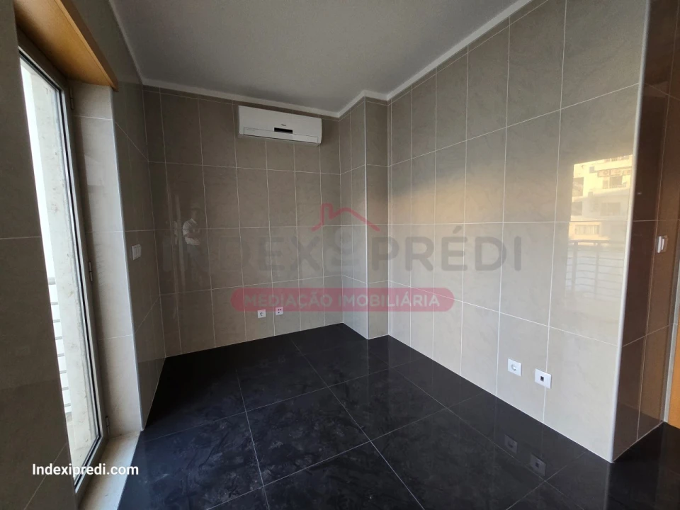 Apartamento T3 para Venda em Sé Nova, Santa Cruz, Almedina e São Bartolomeu Foto 4