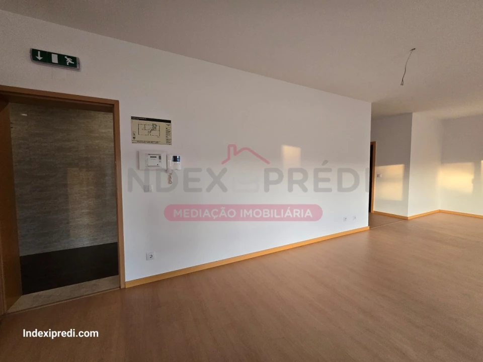 Apartamento T3 para Venda em Sé Nova, Santa Cruz, Almedina e São Bartolomeu Foto 2