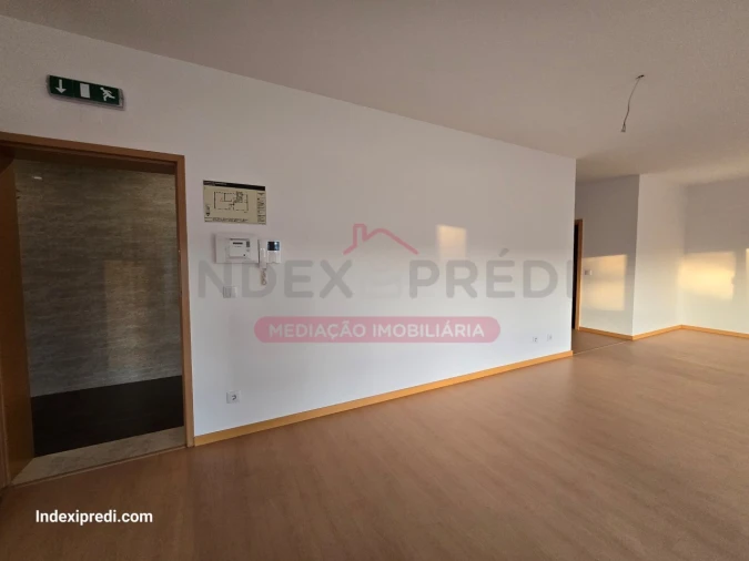 Apartamento T3 para Venda em Sé Nova, Santa Cruz, Almedina e São Bartolomeu Foto 2