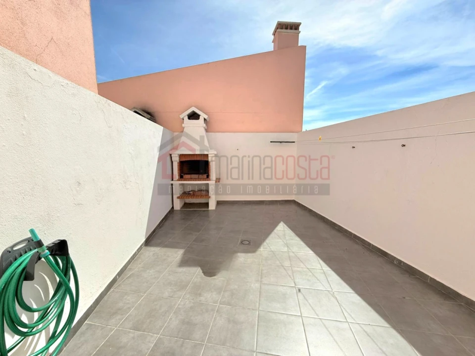 Moradia T3 para Venda em Atouguia da Baleia Foto 4