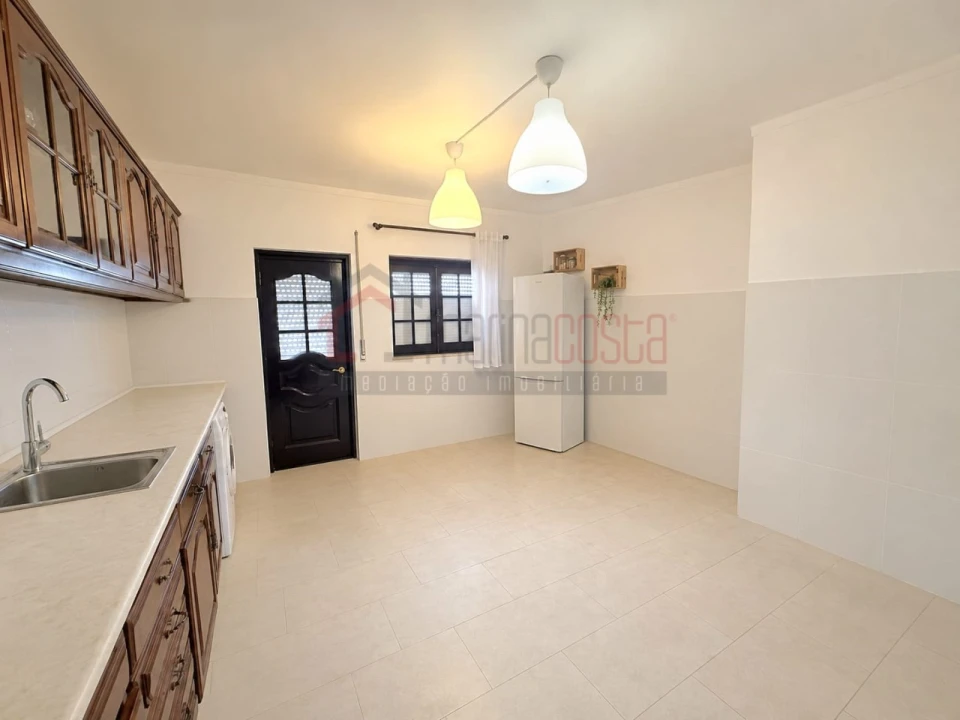 Moradia T3 para Venda em Atouguia da Baleia Foto 3