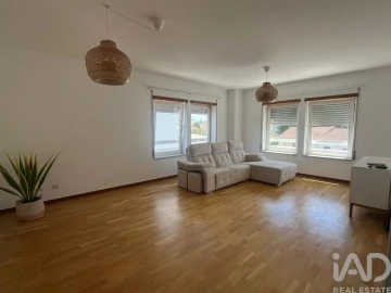 Apartamento T2 para Arrendamento em A dos Cunhados e Maceira