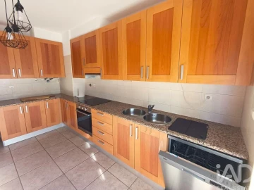 Apartamento T2 para Arrendamento em A dos Cunhados e Maceira