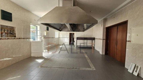 Quinta T5 para Venda em A dos Cunhados e Maceira