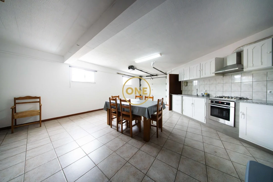 Moradia T5 para Venda em Criação Velha Foto 5