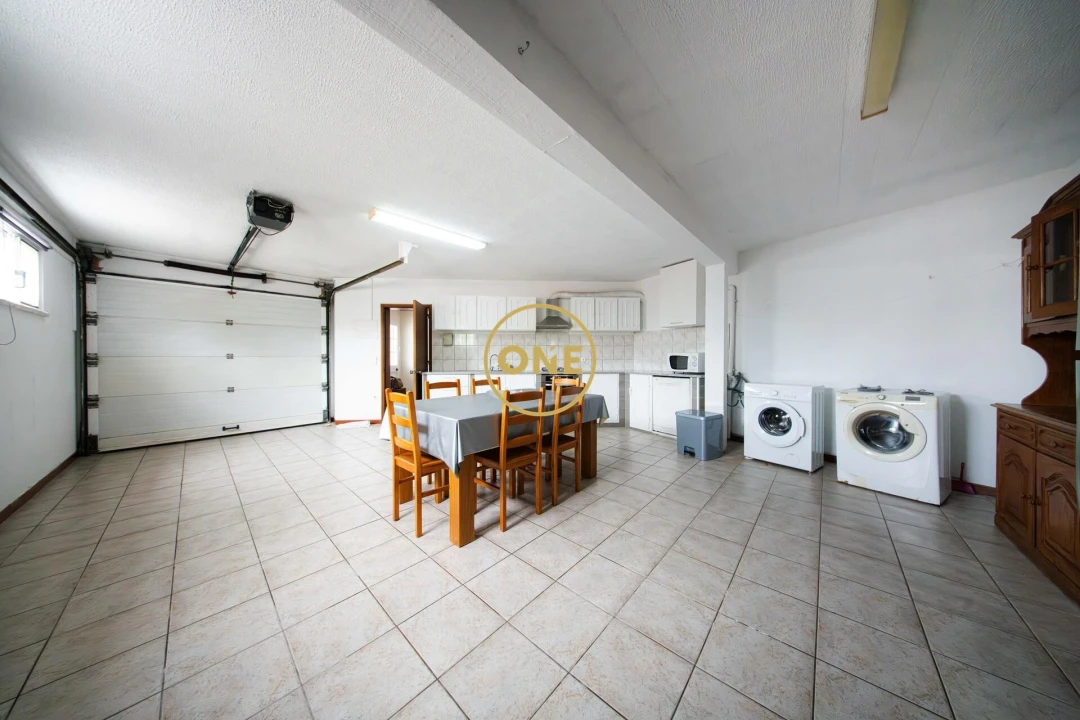 Moradia T5 para Venda em Criação Velha Foto 4
