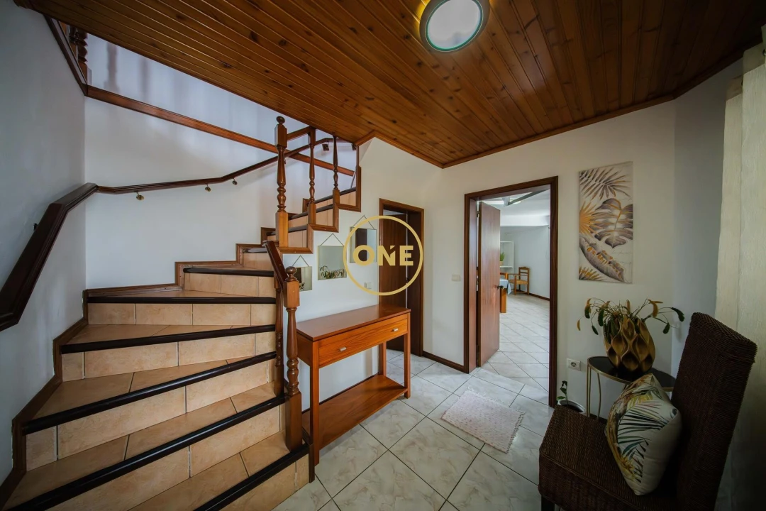 Moradia T5 para Venda em Criação Velha Foto 3