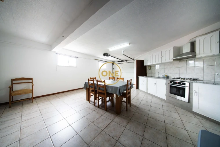 Moradia T5 para Venda em Criação Velha Foto 5